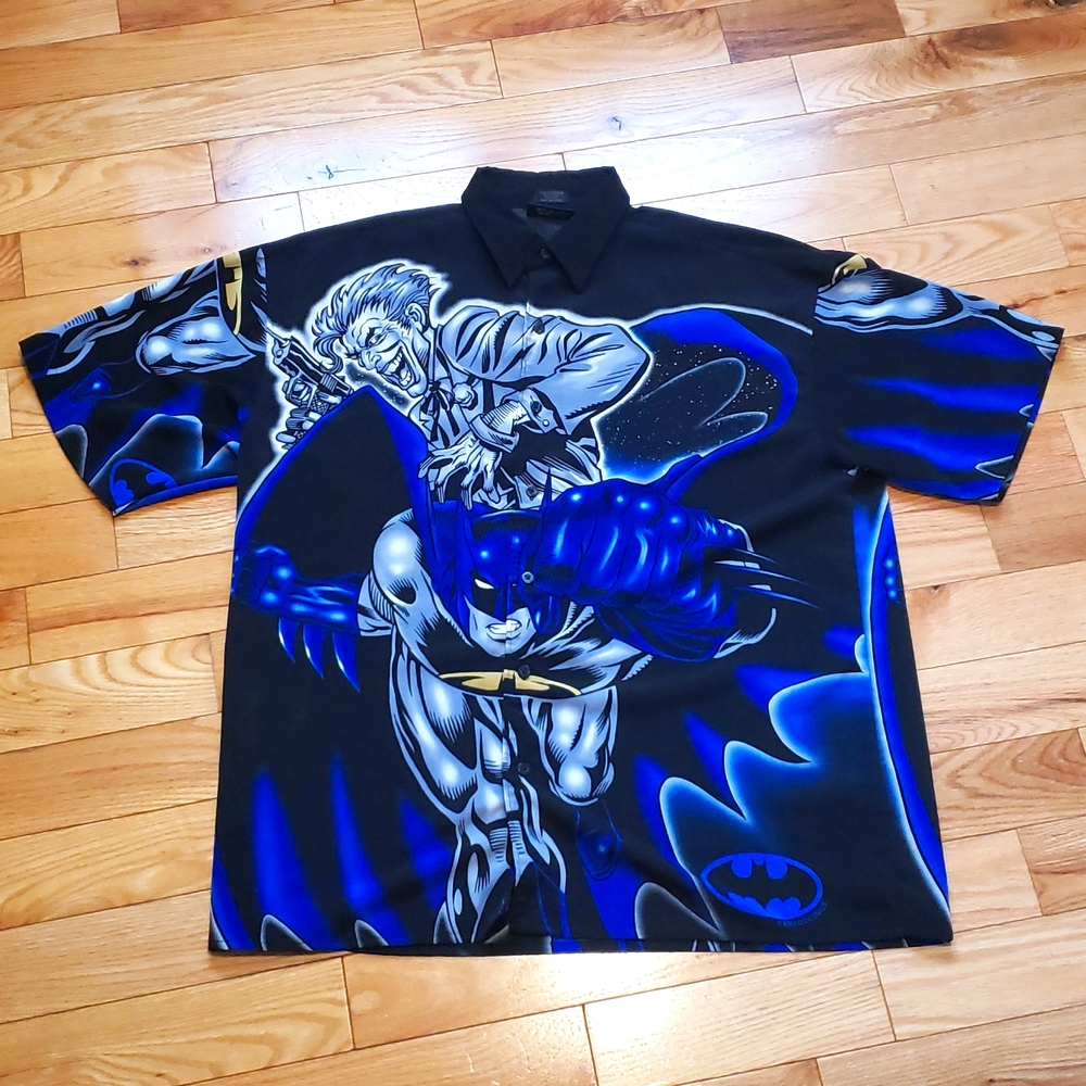 Y2K DC Comics 2001 Batman Shirt